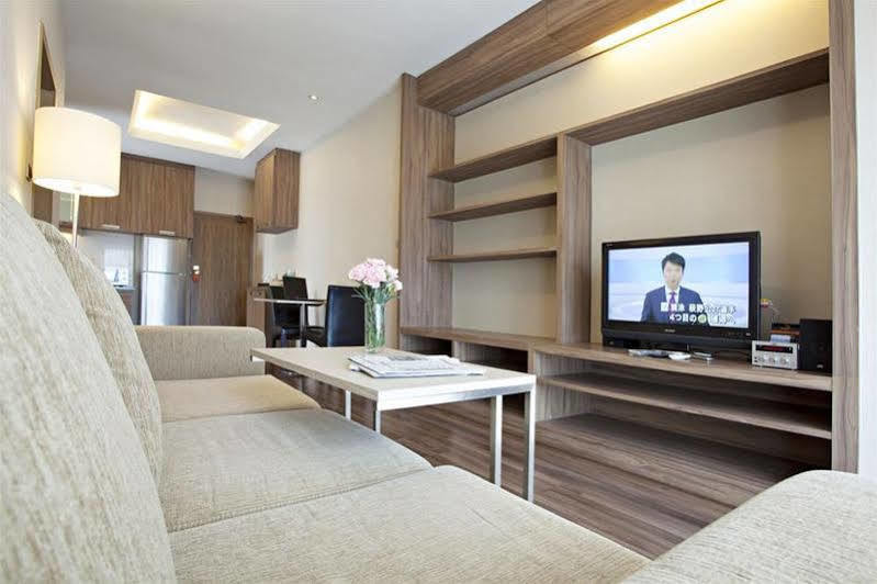 V Residence Serviced Apartment Banguecoque Exterior foto