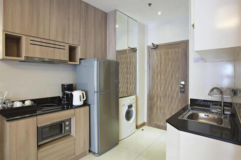 V Residence Serviced Apartment Banguecoque Exterior foto