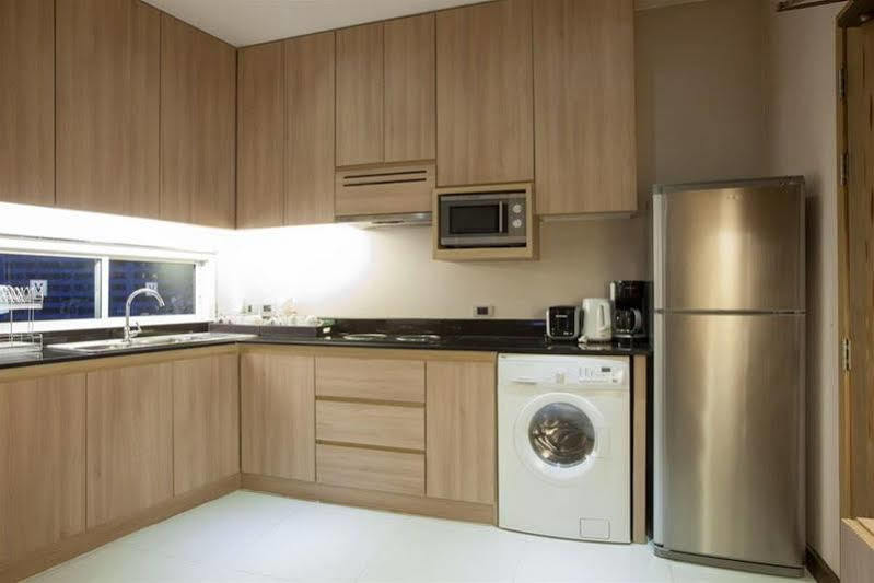 V Residence Serviced Apartment Banguecoque Exterior foto