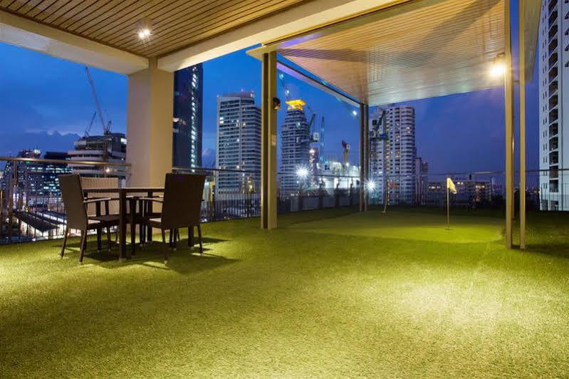 V Residence Serviced Apartment Banguecoque Exterior foto