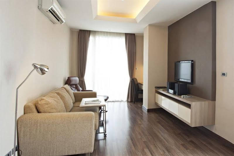 V Residence Serviced Apartment Banguecoque Exterior foto