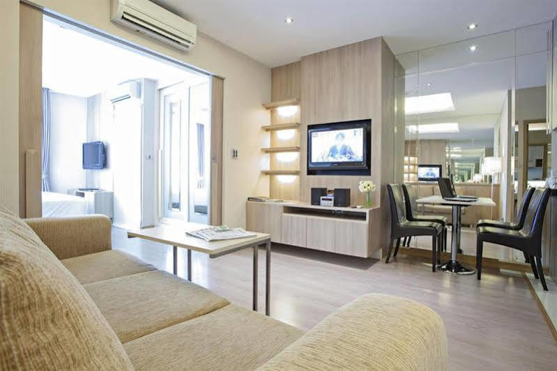 V Residence Serviced Apartment Banguecoque Exterior foto