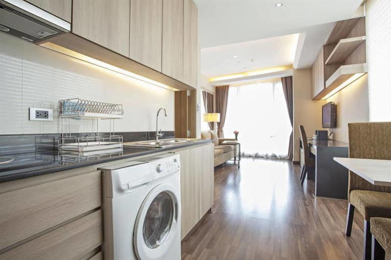 V Residence Serviced Apartment Banguecoque Exterior foto