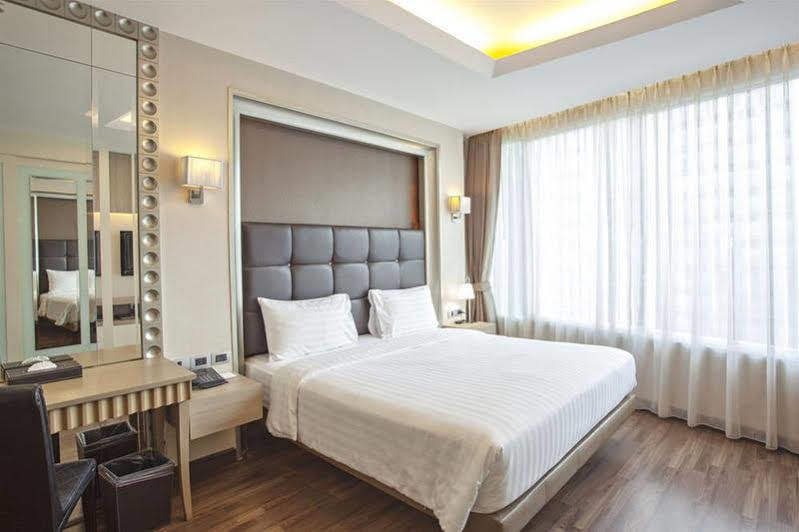 V Residence Serviced Apartment Banguecoque Exterior foto