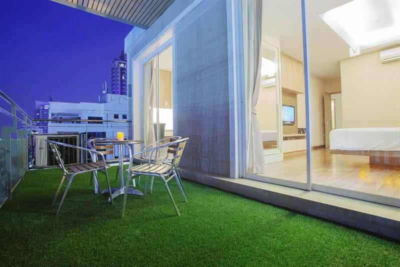 V Residence Serviced Apartment Banguecoque Exterior foto