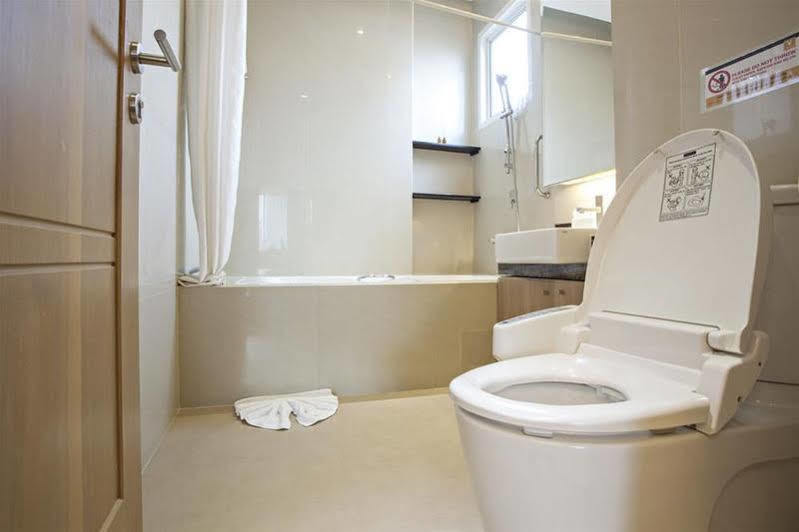 V Residence Serviced Apartment Banguecoque Exterior foto