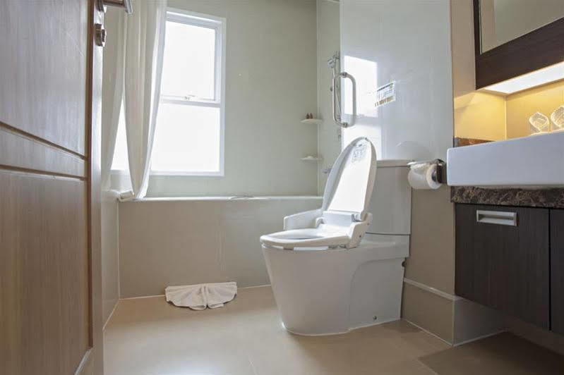 V Residence Serviced Apartment Banguecoque Exterior foto