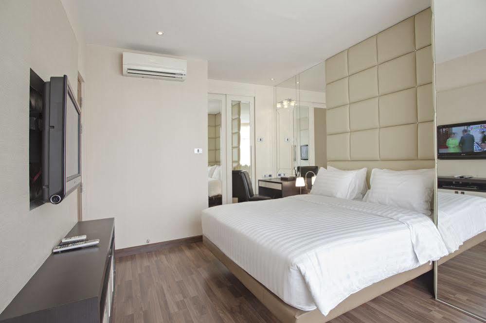 V Residence Serviced Apartment Banguecoque Exterior foto