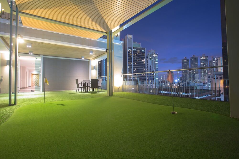 V Residence Serviced Apartment Banguecoque Exterior foto